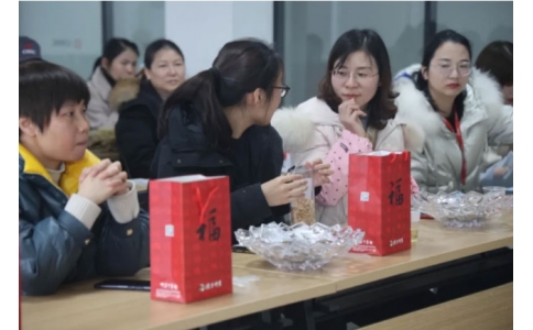 神農(nóng)針推館《防治頸肩腰腿痛》專題講座走進(jìn)株洲時(shí)代華先！